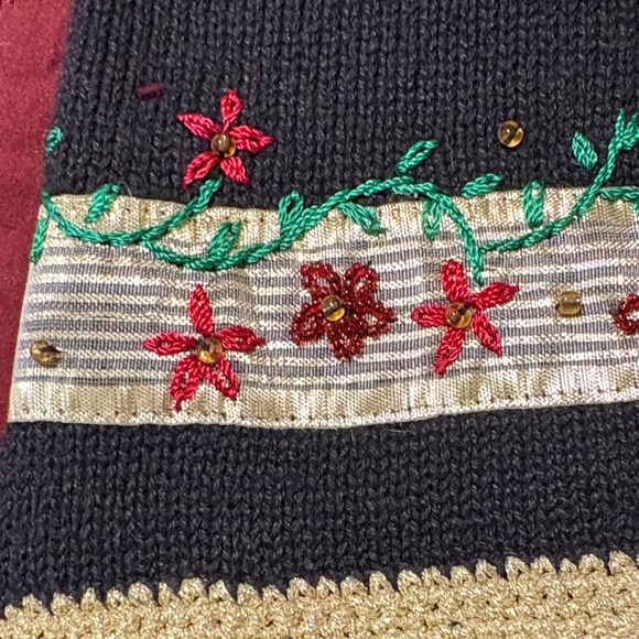 Segue Noel Festive Black Knit Vest with Red Floral Design Size Medium - Picture 8 of 12